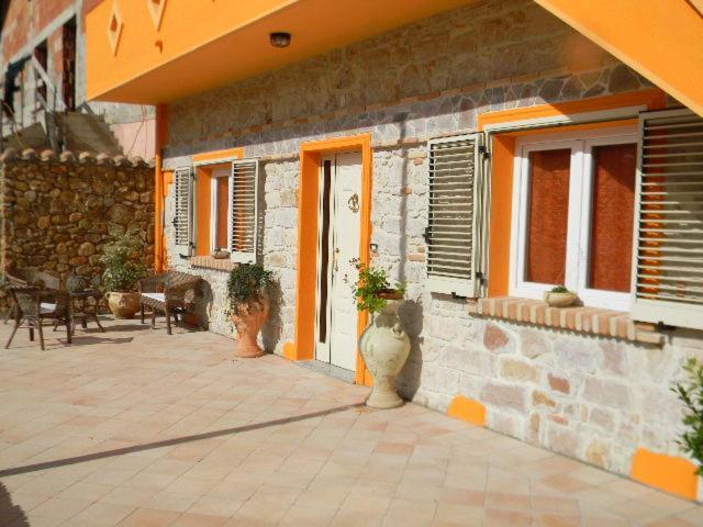 B&B Il Girasole Сант'Анна-Аррези Экстерьер фото