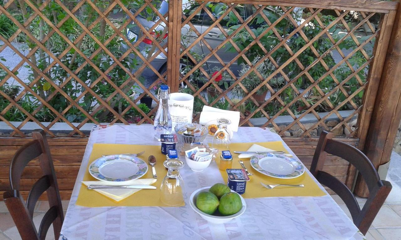 B&B Il Girasole Сант'Анна-Аррези Экстерьер фото