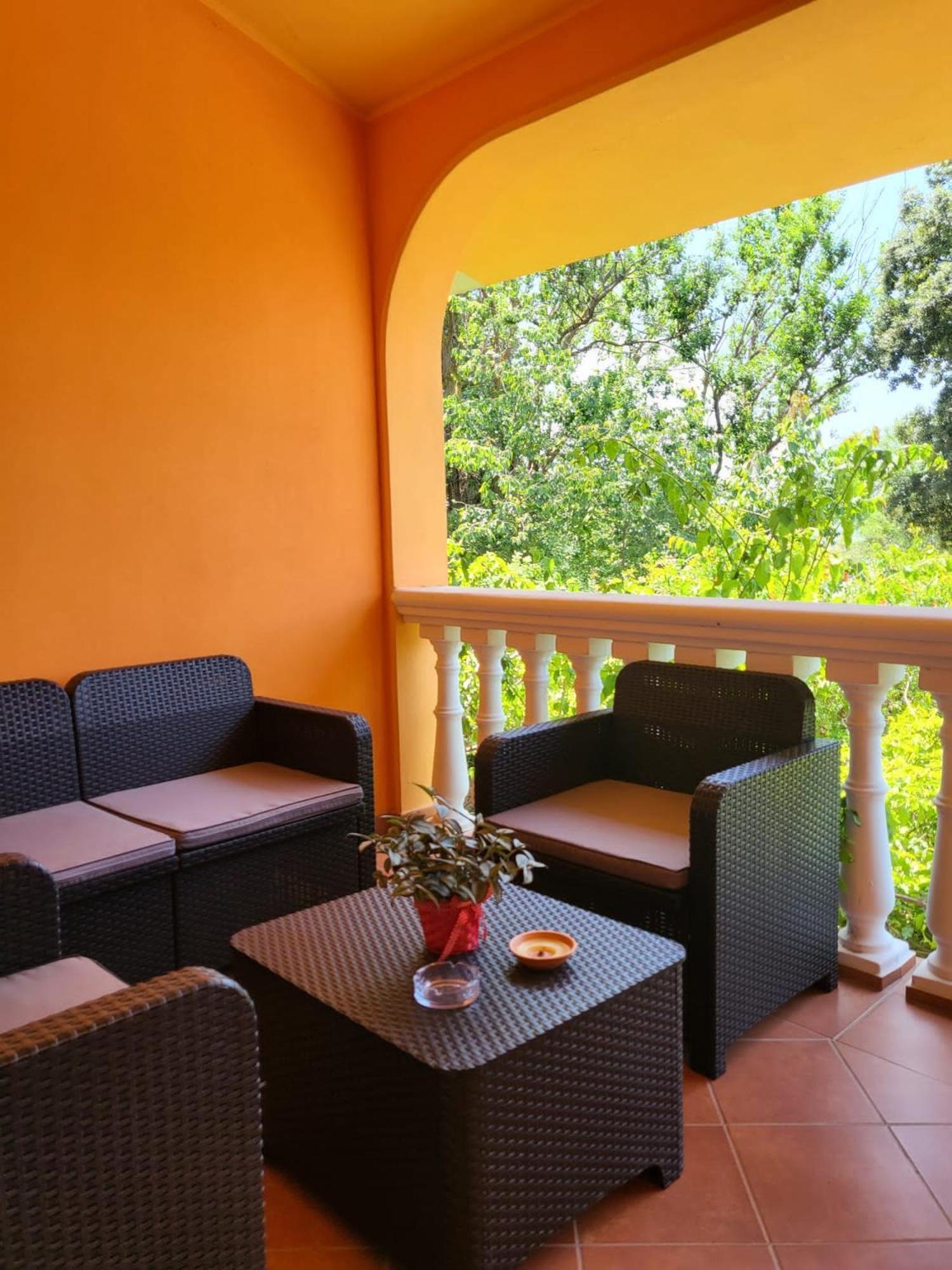 B&B Il Girasole Сант'Анна-Аррези Экстерьер фото