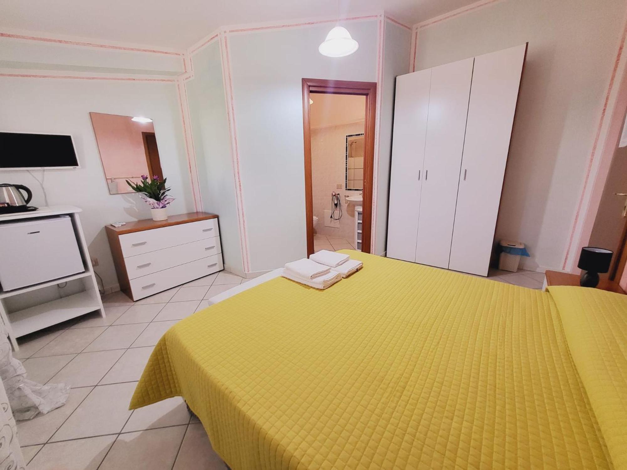 B&B Il Girasole Сант'Анна-Аррези Экстерьер фото