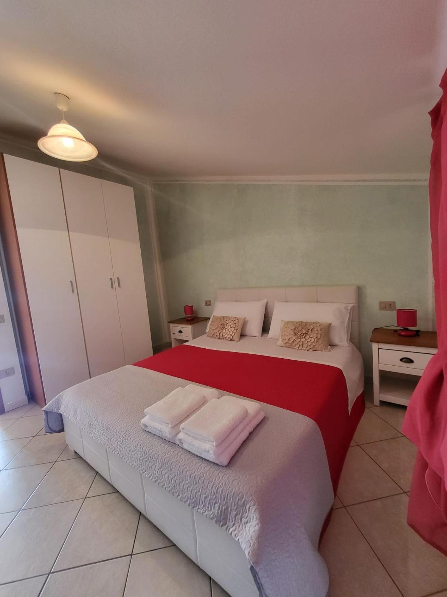 B&B Il Girasole Сант'Анна-Аррези Экстерьер фото
